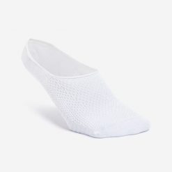 Skarpety niskie 3 sztuki. Białe skarpety DECATHLON, bez wzorów, z bawełny. Za 39.99 zł.