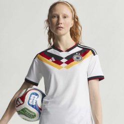 Koszulka Germany 26 Home Authentic. Białe bluzki Adidas, bez wzorów, sportowe, bez kołnierzyka, bez ramiączek. Za 649.00 zł.