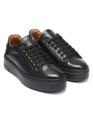 British Passport Skórzane sneakersy w kolorze czarnym rozmiar: 40. Czarne trampki British Passport, bez wzorów, bez zapięcia. Za 347.99 zł.