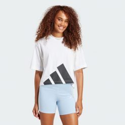 Koszulka Essentials Big Logo Boyfriend. Białe bluzki Adidas, xl, bez wzorów, sportowe, bez kołnierzyka, bez ramiączek. Za 139.00 zł.