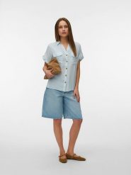 Vero Moda Bluzka w kolorze błękitnym rozmiar: XS. Niebieskie bluzki Vero Moda, xs, bez wzorów, z wiskozy, bez kołnierzyka, bez ramiączek. Za 69.99 zł.