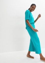 Piżama /strój domowy w prążek, ze spodniami typu culotte. Zielone piżamy bonprix, bez wzorów, bez ramiączek. Za 72.99 zł.