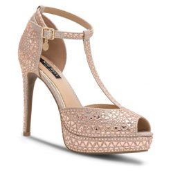 Sandały Nine West. Czerwone sandały Nine West, bez wzorów, bez obcasa, na szpilce, bez zapięcia. Za 299.99 zł.