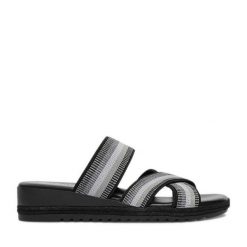 Klapki Go Soft. Czarne klapki GO SOFT, bez wzorów, bez obcasa. Za 119.99 zł.