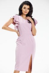 Elegancka sukienka ołówkowa dekolt V i falbanki na ramionach róż. Czerwone sukienki Awama, l, bez wzorów, eleganckie, bez kołnierzyka, bez ramiączek, ołówkowe. Za 349.00 zł.