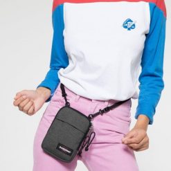 Torba na ramię Eastpak Buddy. Czarne torby na ramię Eastpak, bez wzorów, casualowe, na ramię, bez dodatków. Za 62.03 zł.