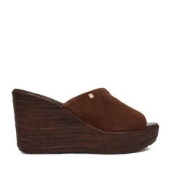 Klapki Lasocki. Brązowe klapki Lasocki, bez wzorów, bez obcasa. Za 179.99 zł.