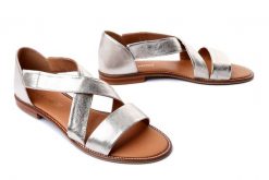LAURA MESSI 2765 832 złoty, sandały damskie. Żółte sandały Laura Messi, bez wzorów, ze skóry, bez obcasa, na obcasie, bez zapięcia. Za 324.90 zł.