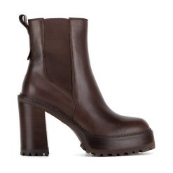 Botki Gino Rossi. Brązowe botki Gino Rossi, bez wzorów, bez obcasa, na słupku, bez zapięcia. Za 469.99 zł.