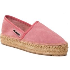 Espadryle LOVE MOSCHINO - JA10223G07JF0600 Crosta Rosa. Czerwone espadryle Love Moschino, bez wzorów, z materiału, bez obcasa, na płaskiej podeszwie, bez zapięcia. W wyprzedaży za 309.00 zł.