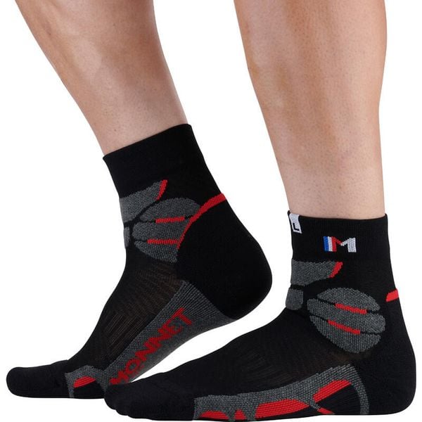 Skarpetki Monnet Mid Expert. Czerwone skarpety MONNET, bez wzorów. Za 118.50 zł.