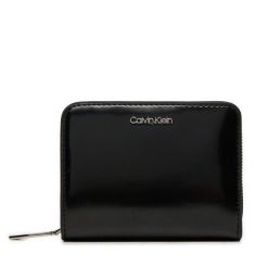 Mały Portfel Damski Calvin Klein. Czarne portfele Calvin Klein, bez wzorów. Za 139.99 zł.