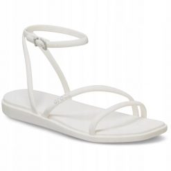Sandały dla Kobiet Crocs Miami Ankle Strap Sandal. Białe sandały Crocs, bez wzorów, z materiału, eleganckie, bez obcasa, na obcasie, bez zapięcia. Za 199.99 zł.