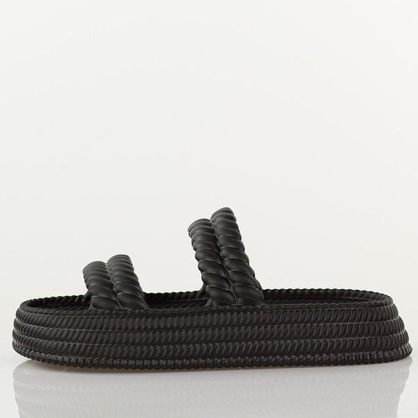 Czarne lekkie piankowe klapki damskie DiA 51-001. Czarne klapki DiA, bez wzorów, z dresówki, bez obcasa, na platformie. Za 79.00 zł.