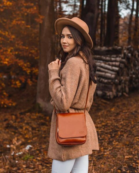 Torebka damska skórzana listonoszka camel DAN-A T366. Brązowe torebki klasyczne DAN-A, bez wzorów, ze skóry, bez dodatków. Za 219.99 zł.