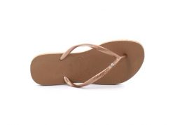 Klapki Havaianas Model 4145651 Kolor Rose. Brązowe klapki Havaianas, bez wzorów, z gumy, bez obcasa. Za 94.99 zł.