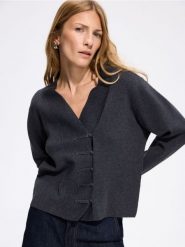 Kardigan z asymetrycznym zapięciem - ciemnoszary. Szare kardigany Reserved, l, bez wzorów, z dzianiny. Za 159.99 zł.