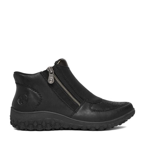 Botki Rieker. Czarne botki Rieker, bez wzorów, bez obcasa, na płaskiej podeszwie, bez zapięcia. Za 389.99 zł.