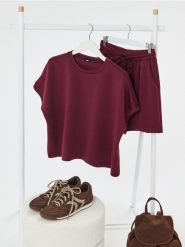 Bluza z krótkim rękawem soft touch - czerwony. Czerwone bluzy Sinsay, l, bez wzorów, z dzianiny, bez kaptura. Za 39.99 zł.
