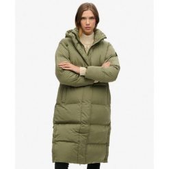 Długi pikowany płaszcz z kapturem. Zielone płaszcze Superdry, bez wzorów, z kapturem. W wyprzedaży za 525.20 zł.