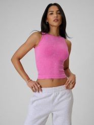 4F Top slim z prążkowanej dzianiny damski - różowy XS/S. Czerwone topy 4f, s, bez wzorów, z dzianiny, bez kołnierzyka, bez ramiączek. Za 79.99 zł.