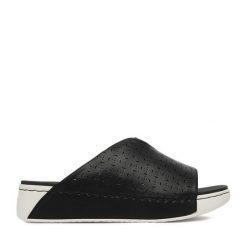 Klapki Go Soft. Czarne klapki GO SOFT, bez wzorów, bez obcasa. Za 119.99 zł.