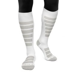 Skarpety do sportów zimowych unisex SIROKO Aoraki. Białe skarpety SIROKO, bez wzorów. W wyprzedaży za 85.00 zł.