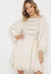 Jasnobeżowa Sukienka Boho z Ażurową Górą i Bufiastymi Rękawkami Delankia. Brązowe sukienki Born2be, na wiosnę, l, z aplikacjami, boho, bez kołnierzyka, bez ramiączek, mini. Za 169.99 zł.