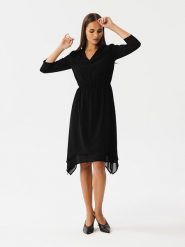 Stylove Sukienka w kolorze czarnym rozmiar: M. Czarne sukienki Stylove, na co dzień, m, bez wzorów, z asymetrycznym kołnierzem, bez ramiączek, midi, asymetryczne. Za 308.45 zł.