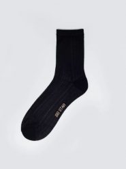 Skarpety damskie ażurowe z wizkozy czarne Holy 906. Czarne skarpety Big Star, w ażurowe wzory, z materiału. Za 19.99 zł.