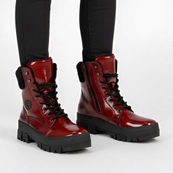 Botki damskie Rieker, futerko w środku i na płaskim obcasie zapinane na zamek, czerwone, Y0220-33. Czerwone botki Rieker, na zimę, bez wzorów, z futra, bez obcasa, na płaskiej podeszwie, bez zapięcia. Za 339.99 zł.