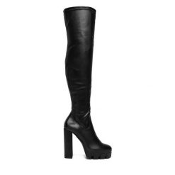 Kozaki DeeZee. Czarne kozaki DeeZee, bez obcasa, na słupku, bez zapięcia. Za 239.99 zł.