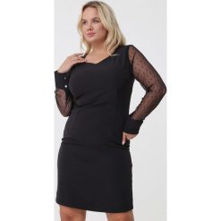 Czarna Sukienka Chantal. Czarne sukienki Born2be, na co dzień, bez wzorów, bez kołnierzyka, bez ramiączek, midi, proste. Za 89.99 zł.