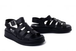 RIEKER W0804-00 black, sandały damskie. Czarne sandały Rieker, bez wzorów, ze skóry, bez obcasa, na koturnie, bez zapięcia. Za 369.90 zł.