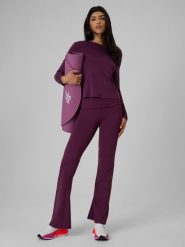 4F Legginsy z rozszerzanymi nogawkami damskie - fioletowe L. Fioletowe legginsy 4f, l, bez wzorów, z dzianiny. Za 129.99 zł.