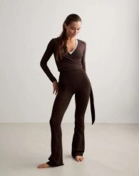 Damskie legginsy rozszerzane z wysokim stanem dla wysokich Sense czekoladowe. Brązowe legginsy AIM'N, m, bez wzorów, z elastanu, z podwyższonym stanem, na fitness i siłownię. Za 344.00 zł.