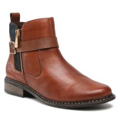 Botki Rieker. Brązowe botki Rieker, bez wzorów, bez obcasa, na płaskiej podeszwie, bez zapięcia. Za 343.00 zł.