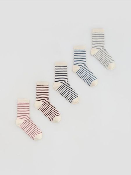 Skarpety w paski 5 pack - kremowy. Białe skarpety Reserved, bez wzorów. W wyprzedaży za 35.99 zł.