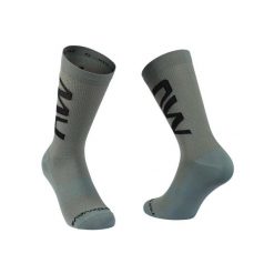 Skarpety rowerowe NORTHWAVE Extreme Air Sock. Zielone skarpety Northwave, bez wzorów. Za 65.00 zł.