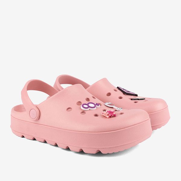 Klapki damskie Coqui. Czerwone klapki Coqui, bez wzorów, bez obcasa. Za 137.99 zł.