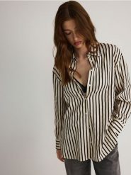 Bawełniana koszula w paski - beżowy. Brązowe koszule Reserved, l, bez wzorów, z bawełny, bez kołnierzyka, bez ramiączek. W wyprzedaży za 59.99 zł.