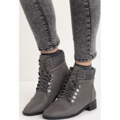 Szare Botki Schmancy. Szare botki Born2be, bez wzorów, z nubiku, z okrągłym noskiem, bez obcasa, na płaskiej podeszwie, bez zapięcia. Za 59.99 zł.