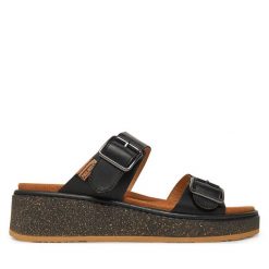Klapki Pikolinos. Czarne klapki Pikolinos, bez wzorów, bez obcasa. Za 379.99 zł.