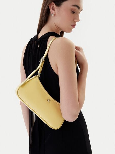 Calvin Klein Torebka Ck Small Shoulder Bag LV04F3170G Żółty. Żółte torebki klasyczne Calvin Klein, bez wzorów, ze skóry, bez dodatków. Za 256.99 zł.