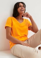 T-shirt z czystej bawełny. Białe t-shirty bonprix, bez wzorów, z bawełny, bez kołnierzyka, bez ramiączek. Za 42.99 zł.