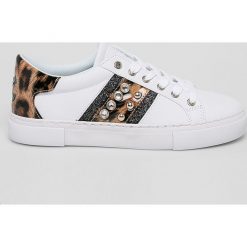 Guess Jeans - Buty. Białe obuwie sportowe Guess Jeans, z gumy, bez zapięcia. Za 439.90 zł.