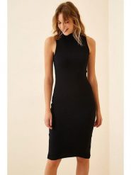 Happiness Istanbul Sukienka w kolorze czarnym rozmiar: S/M. Czarne sukienki Happiness Istanbul, m, bez wzorów, bez kołnierzyka, bez ramiączek, mini. Za 43.99 zł.
