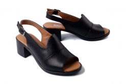 ARTIKER RELAKS 56C0875 czarny, sandały damskie. Czarne sandały Artiker Relaks, bez wzorów, bez obcasa, na obcasie, bez zapięcia. Za 239.90 zł.