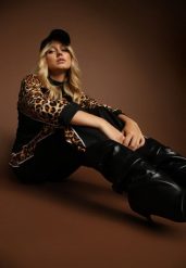 Czarny Komplet Dresowy z Panterkowymi Wstawkami Bluza i Spodnie Wide Leg Redrie. Czarne bluzy Renee, l, z aplikacjami, z dresówki, bez kaptura. Za 79.99 zł.