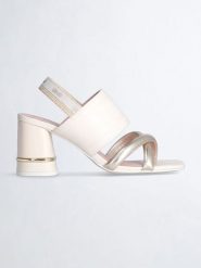 Liu Jo Sandały w kolorze białym na obcasie rozmiar: 37. Białe sandały Liu Jo, bez wzorów, z materiału, z otwartym noskiem, bez obcasa, na koturnie, bez zapięcia. Za 391.45 zł.